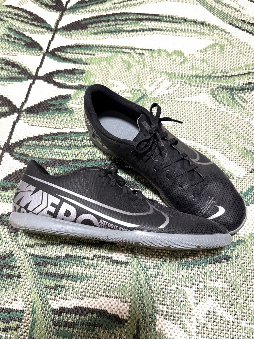 Nike Mercurial Indoor Soccer Shoes - Black & Silver Vapor 13 Club IC Sneakers